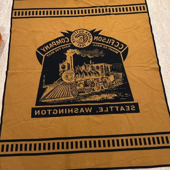 Filson Pendleton Wool Blanket - Picture 7 of 9